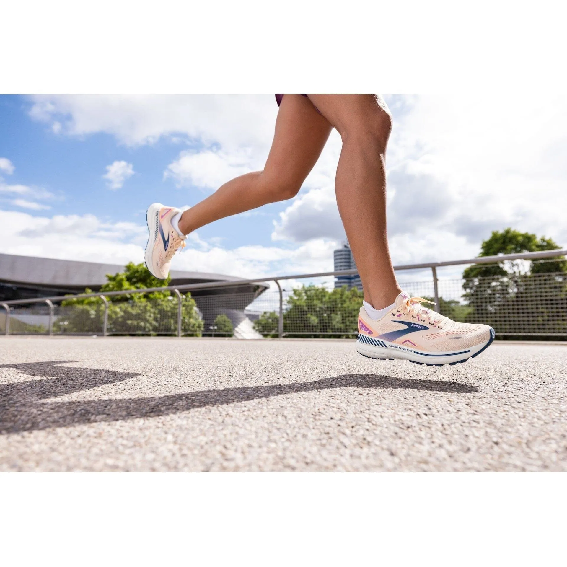 BROOKS ADRENALINE GTS 23 WOMEN'S MEDIUM AND WIDE