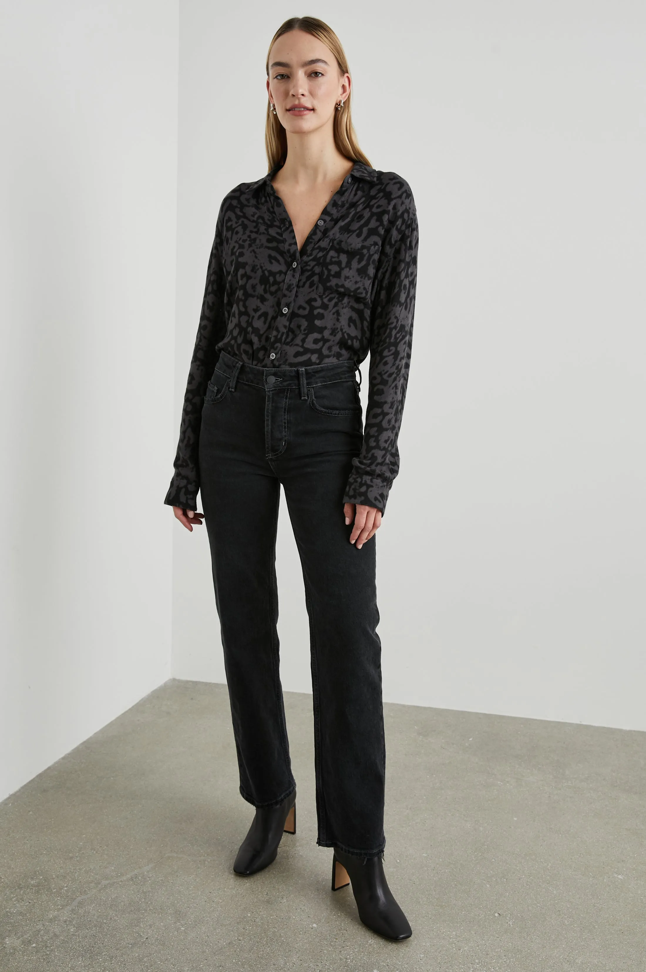 HUNTER SHIRT - DIFFUSED CHARCOAL 
CHEETAH