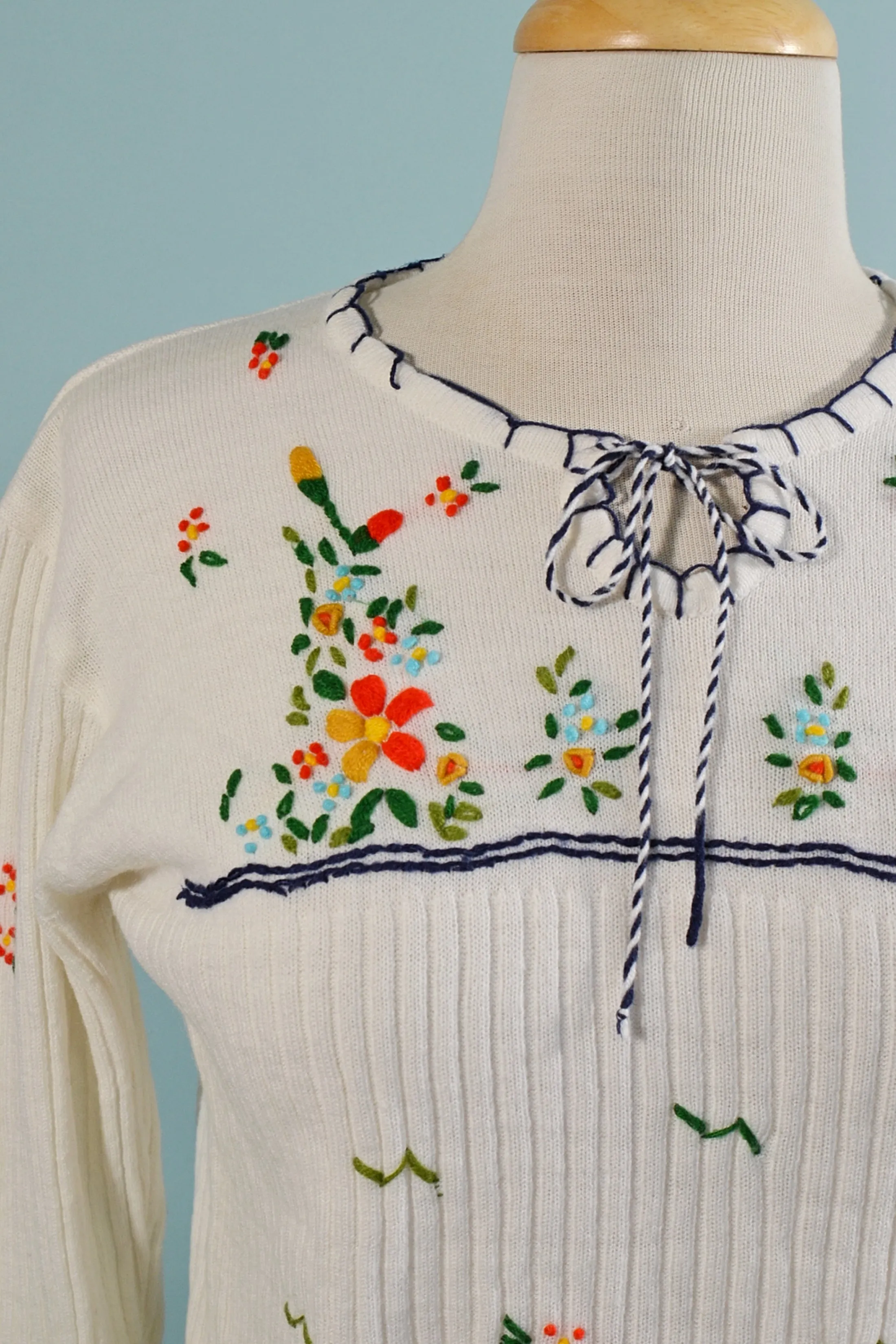 SOLD Vintage 70s White Embroidered Sweater, 60s Ribbed Hippie Top M