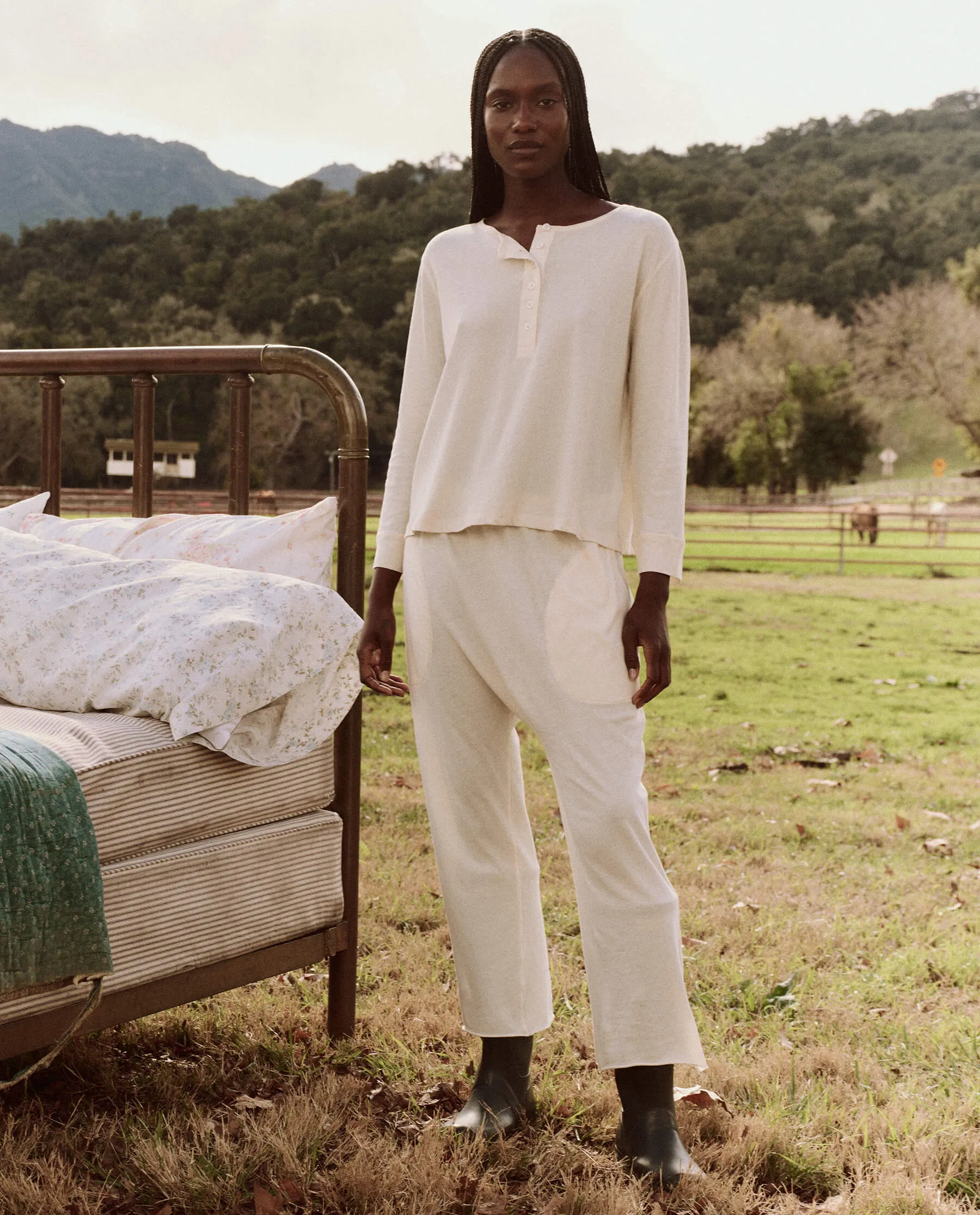 The Lounge Crop. -- Washed White